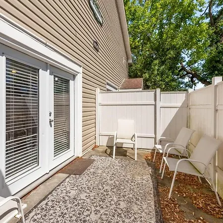 Bright Duplex 2Br Walking Distance From The Beach